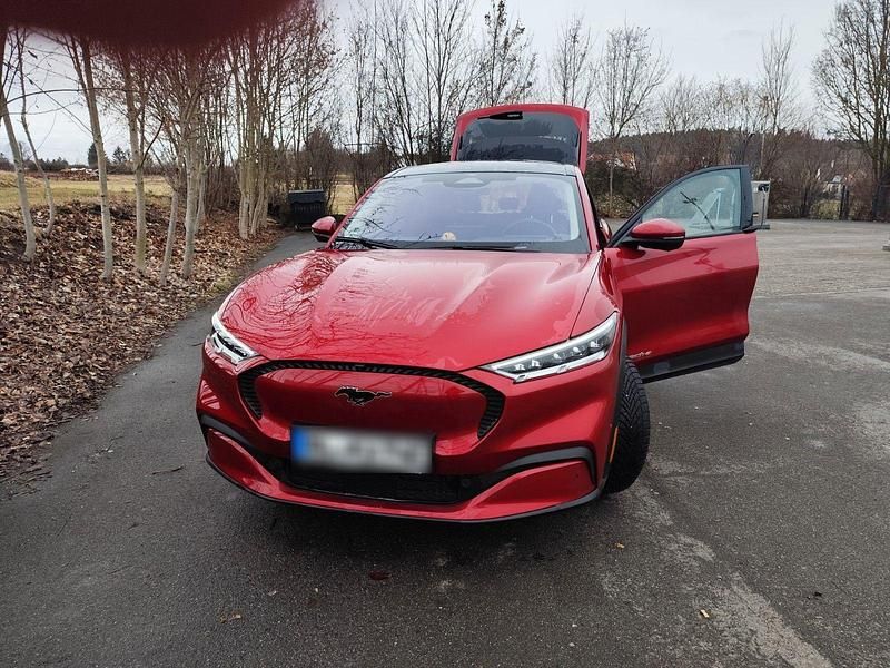 Usata Ford Mustang Mach-E 197 kW (269 CV) 2021 Rosso SUV