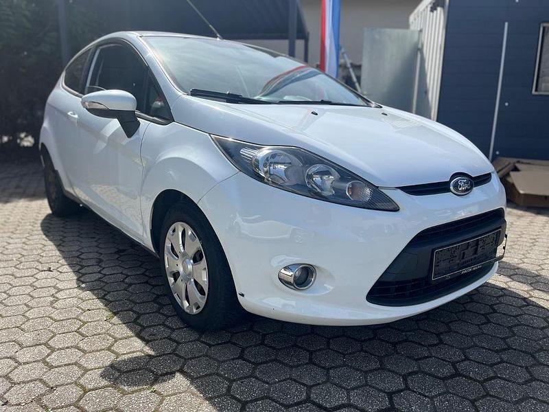 Usata Ford Fiesta 95 CV (69 kW) 2011 Bianco Utilitaria