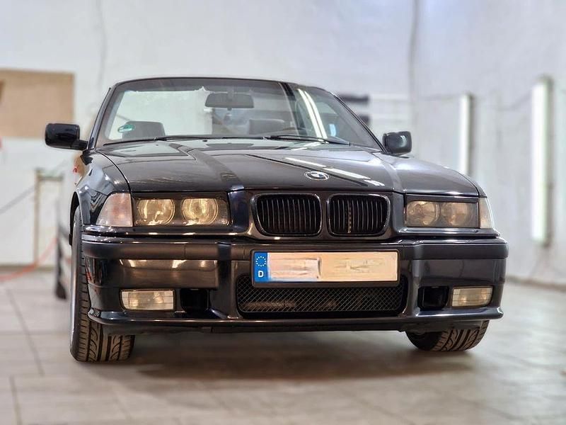 Schwarz Gebraucht 1997 BMW 318 Cabriolet M Sport Cabrio | 12.200 € (Etwas zu teuer) - Bild 1/4