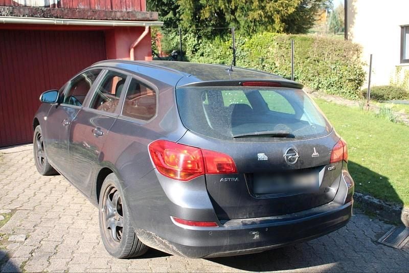 Gebraucht Opel Astra 110 PS (80 kW) 2012 Grau Kombi