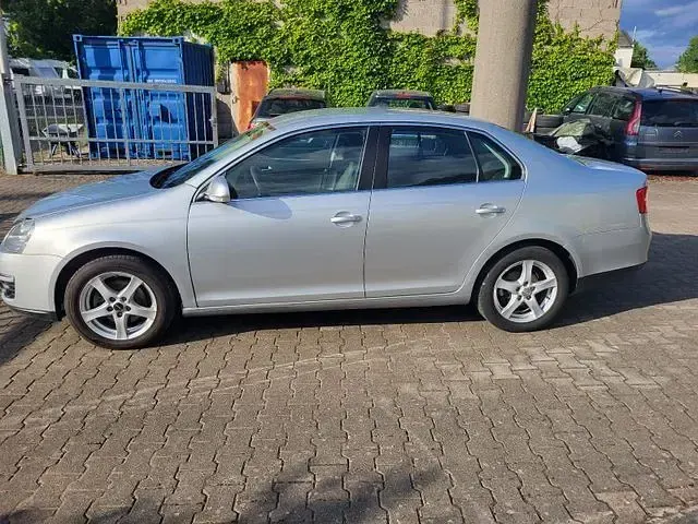 Gebraucht VW Jetta Comfortline 122 PS (89 kW) 2009 Silber Limousine