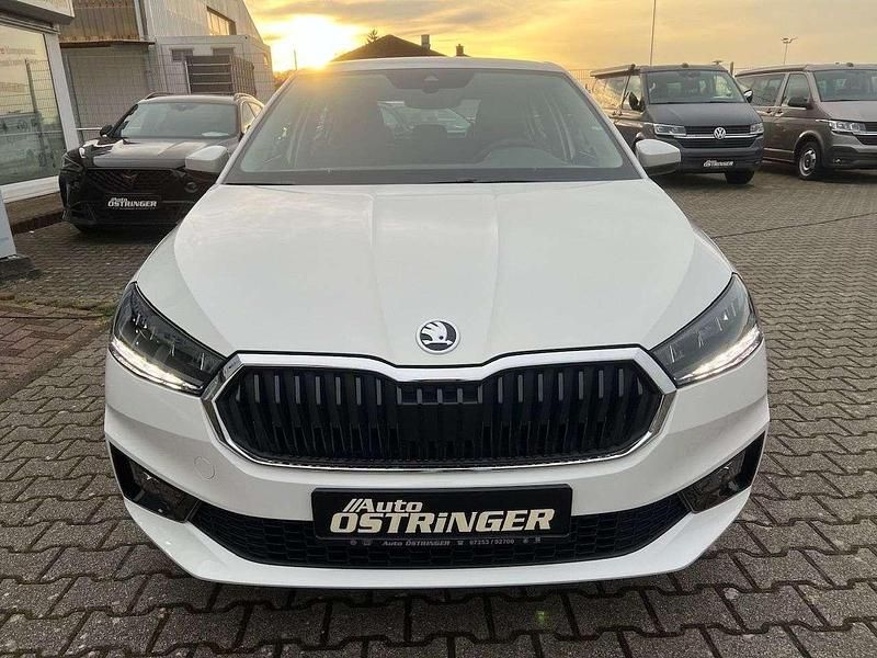 Gebraucht Skoda Fabia Essence 95 PS (69 kW) 2024 Candyweiss Kleinwagen