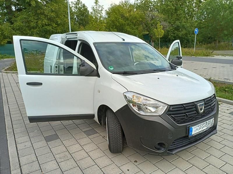 Weiß Gebraucht 2018 Dacia Dokker Van | 10.900 € (Fairer Preis) - Bild 1/4