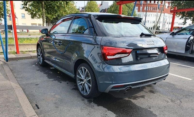 Gebraucht Audi A1 S-Line 116 PS (85 kW) 2017 Grau Kleinwagen