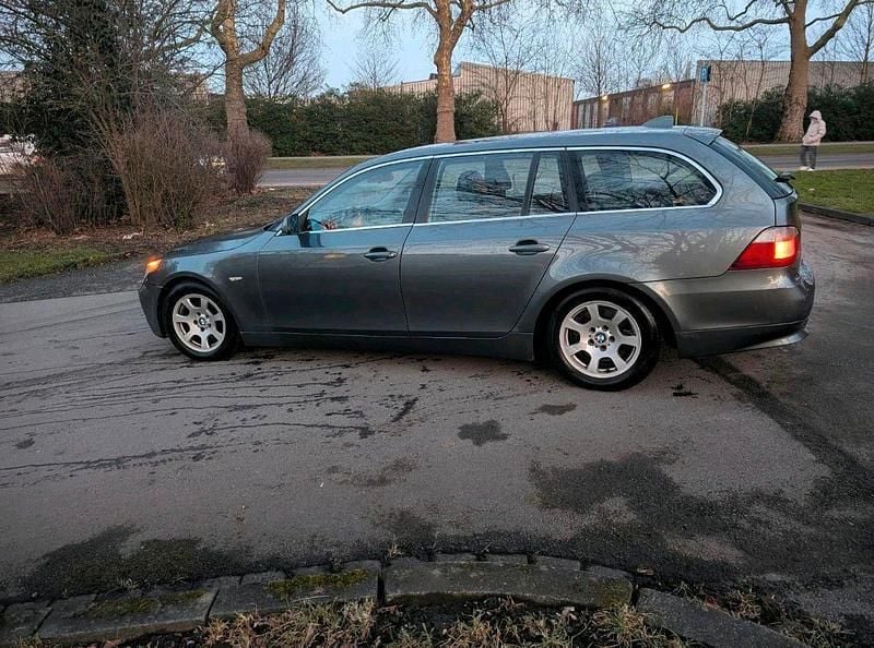 Gebraucht BMW 525 177 PS (130 kW) 2005 Grau Kombi