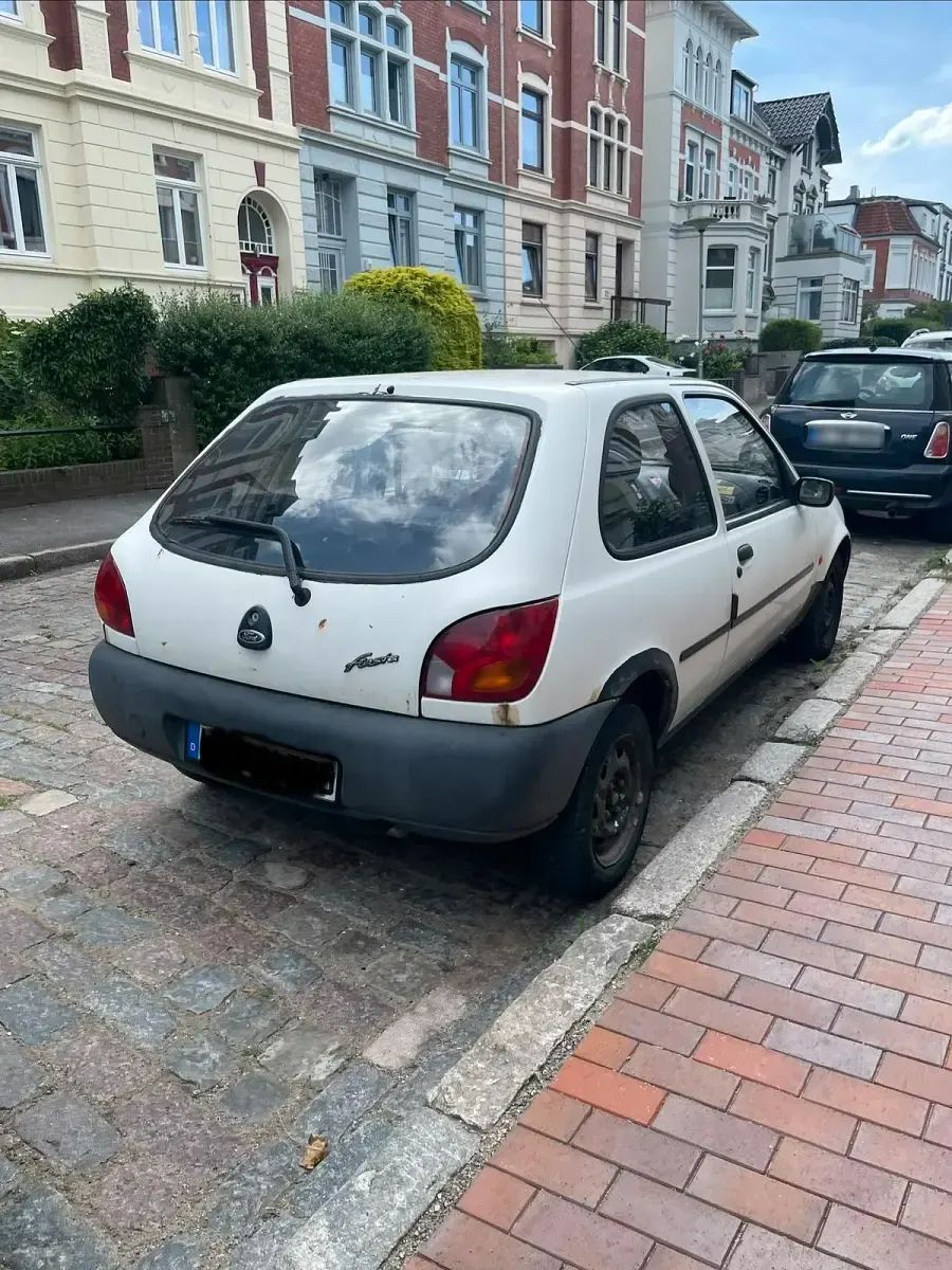 Gebraucht Ford Fiesta 50 PS (36 kW) 1997 Weiß Kleinwagen