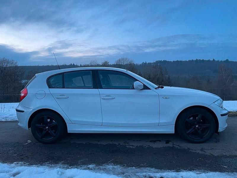 Gebraucht BMW 116 122 PS (89 kW) 2010 Weiß Kleinwagen