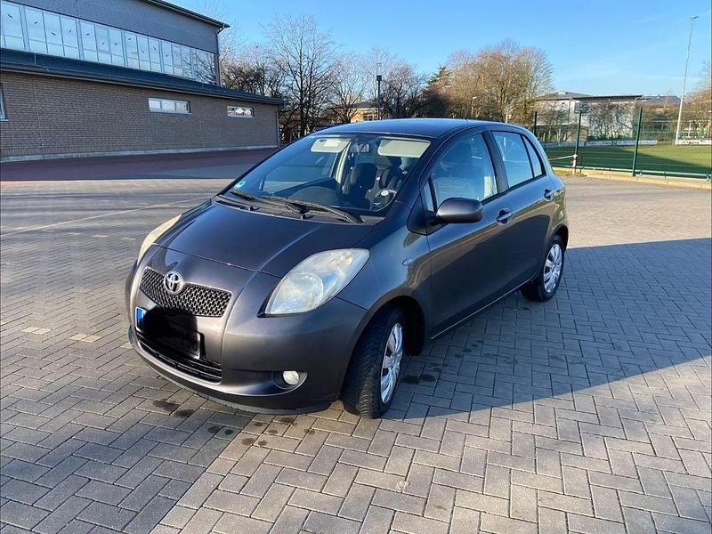 Gebraucht Toyota Yaris 86 PS (63 kW) 2008 Grau Kleinwagen