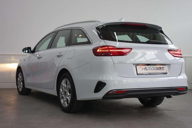 Gebraucht Kia Ceed Vision 160 PS (117 kW) 2022 Cararraweiss Kleinwagen