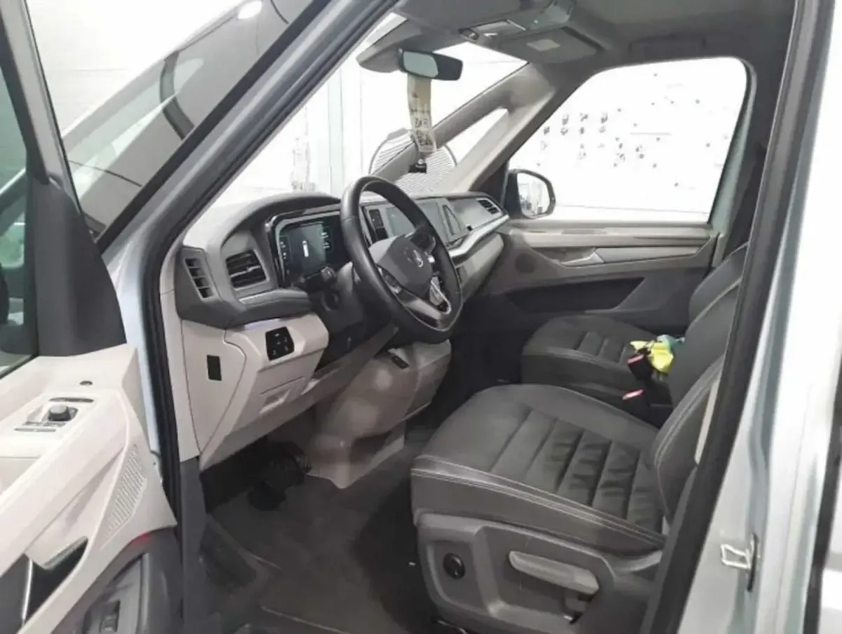 Używany VW Multivan S 150 KM (110 kW) 2024 Srebrny Minivan