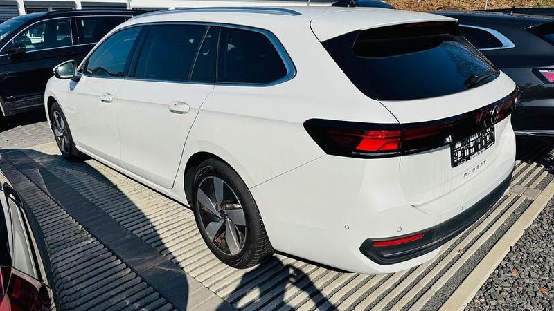 Gebraucht VW Passat Business 150 PS (110 kW) 2025 Weiß Kombi