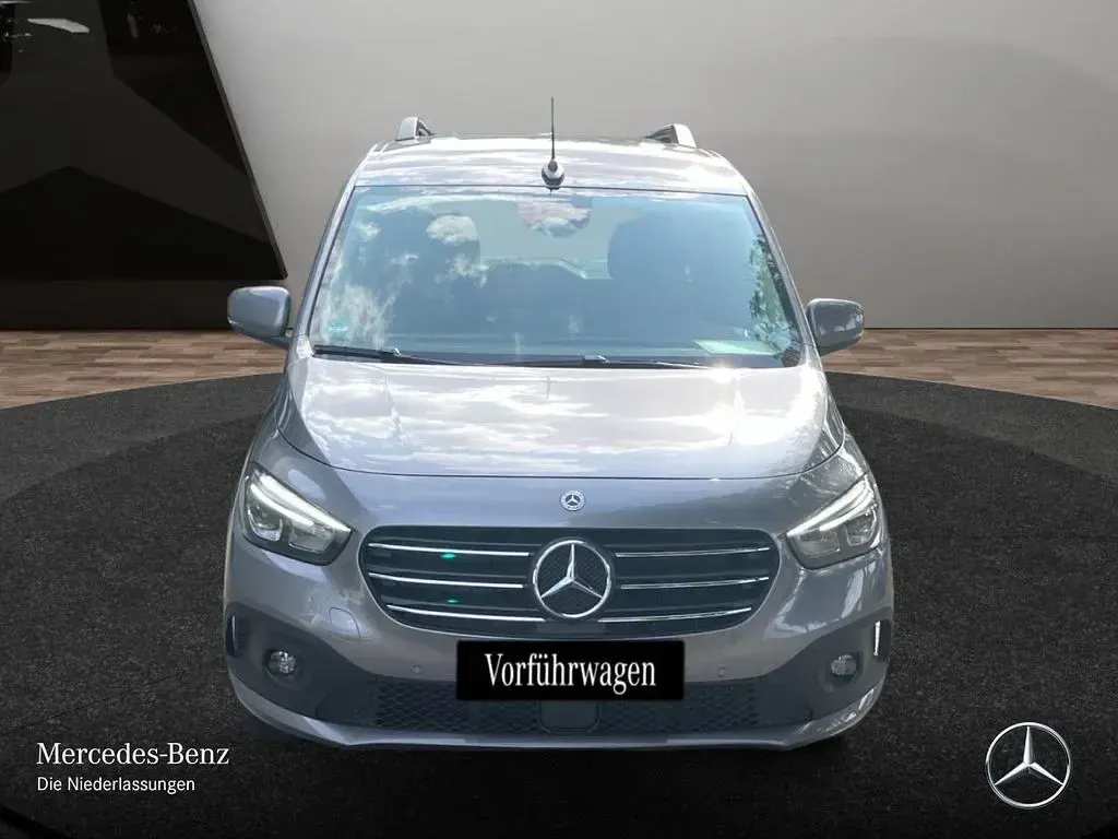 Gebraucht Mercedes T180 Progressive 131 PS (96 kW) 2025 Grau Van / Kleinbus