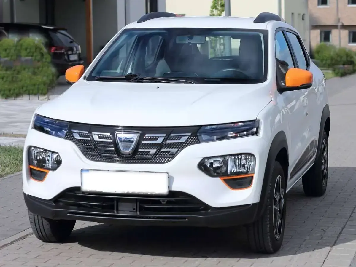 Usado Dacia Spring Comfort Plus 33 kW (45 CV) 2022 Blanco Utilitario