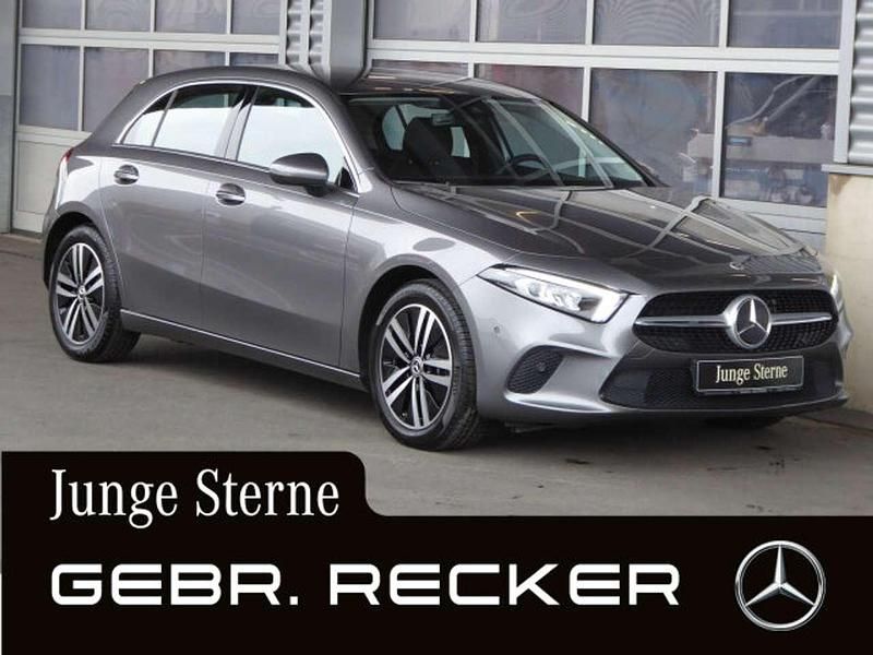 Grau Gebraucht 2023 Mercedes A200 Progressive Limousine | 29.740 € (Fairer Preis) - Bild 1/4