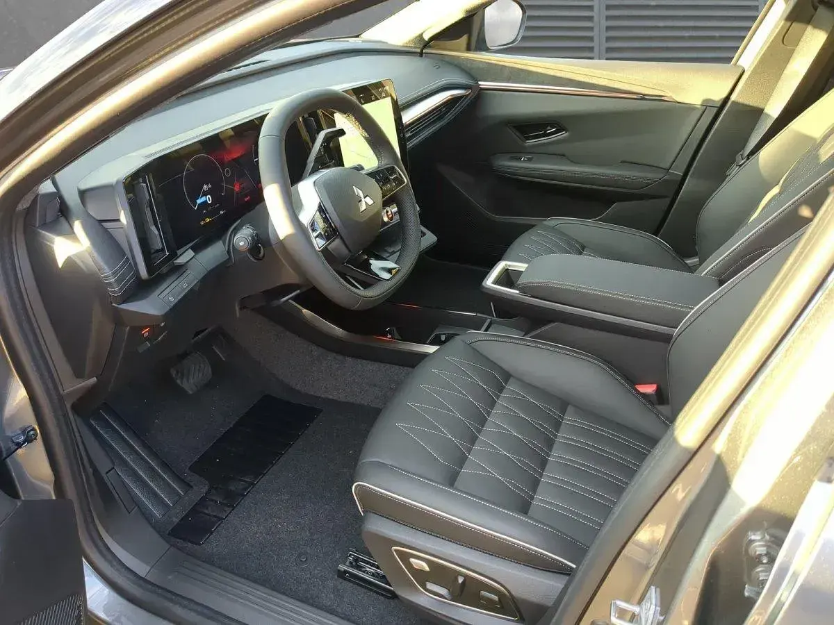 Gebraucht Mitsubishi Eclipse Diamant Edition 160 kW (218 PS) 2025 Achatgrau/onyxschwarz SUV
