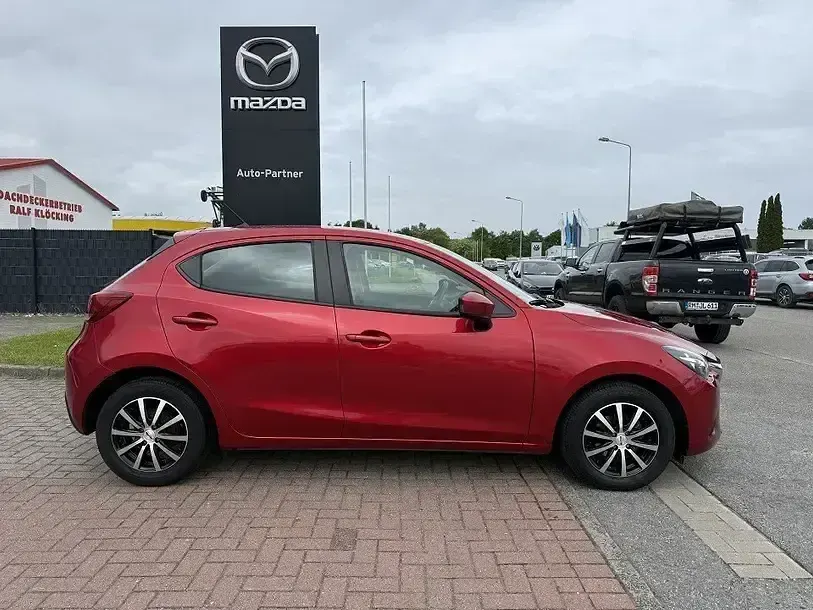 Używany Mazda 2 90 KM (66 kW) 2015 Czerwony Hatchback