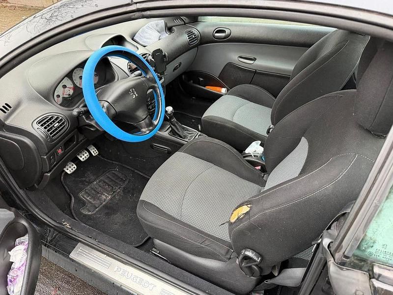 Gebraucht Peugeot 206 CC 109 PS (80 kW) 2003 Schwarz Cabrio