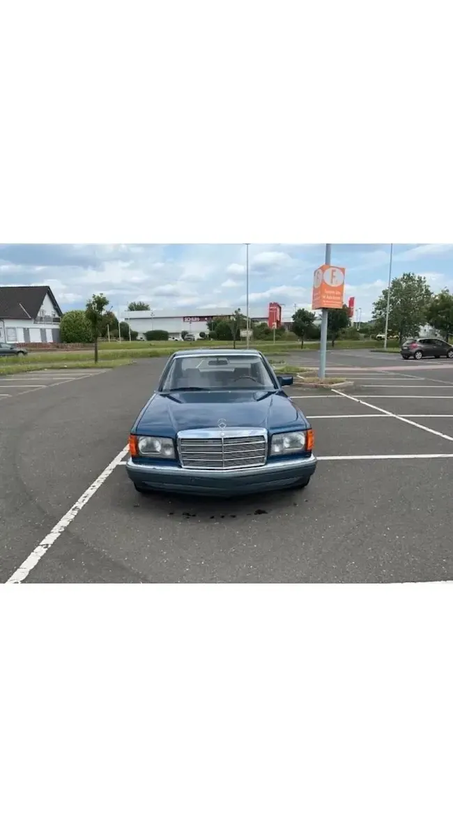 Używany Mercedes E420 218 KM (160 kW) 1986 Niebieski Sedan/Limuzyna