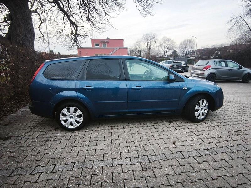 Gebraucht Ford Focus Style 101 PS (74 kW) 2008 Blau Kombi