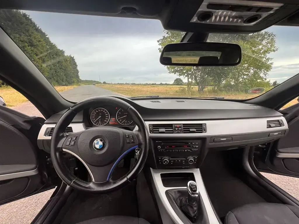 Gebraucht BMW 320 Cabriolet 170 PS (125 kW) 2012 Schwarz Cabrio
