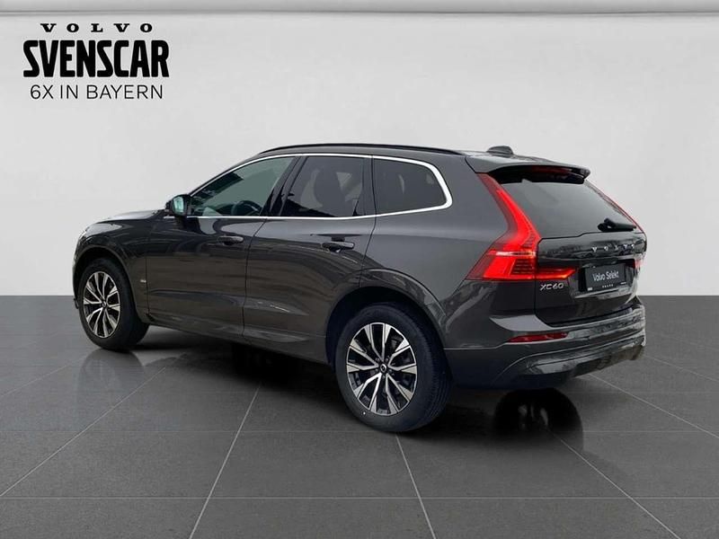 Gebraucht Volvo XC60 Core 197 PS (144 kW) 2022 Platinum grey / metallic SUV