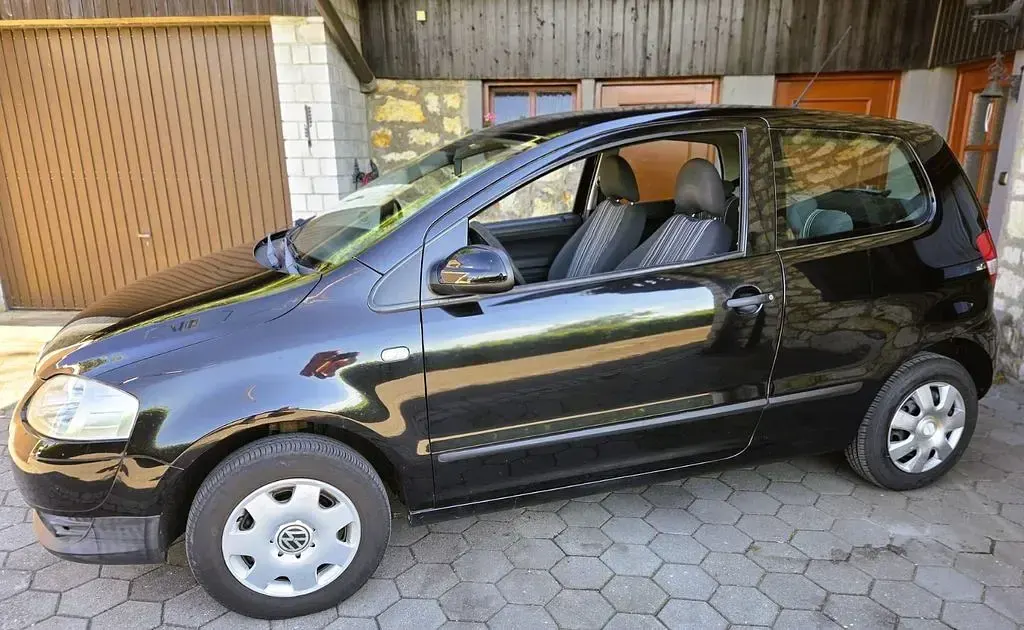 Gebraucht VW Fox 54 PS (39 kW) 2007 Schwarz Kleinwagen