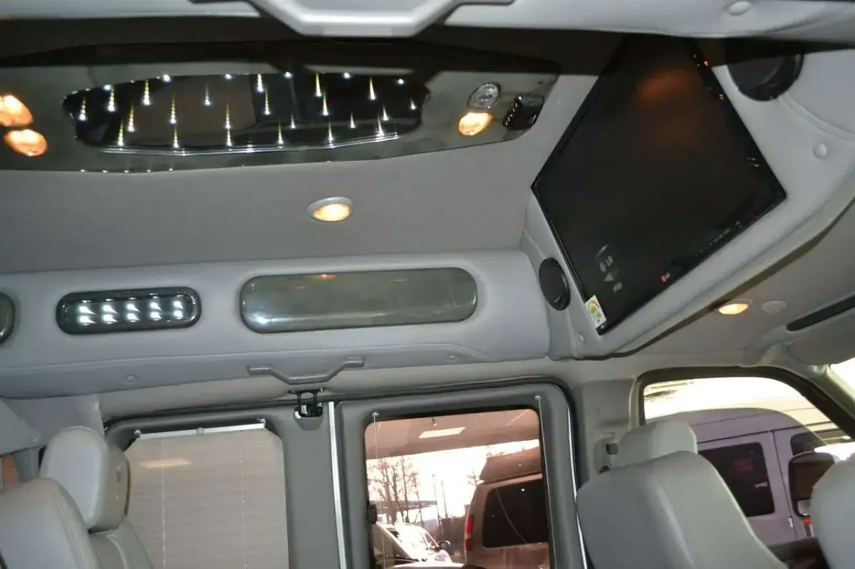 Używany GMC Savana 314 KM (230 kW) 2013 Srebrny Minivan