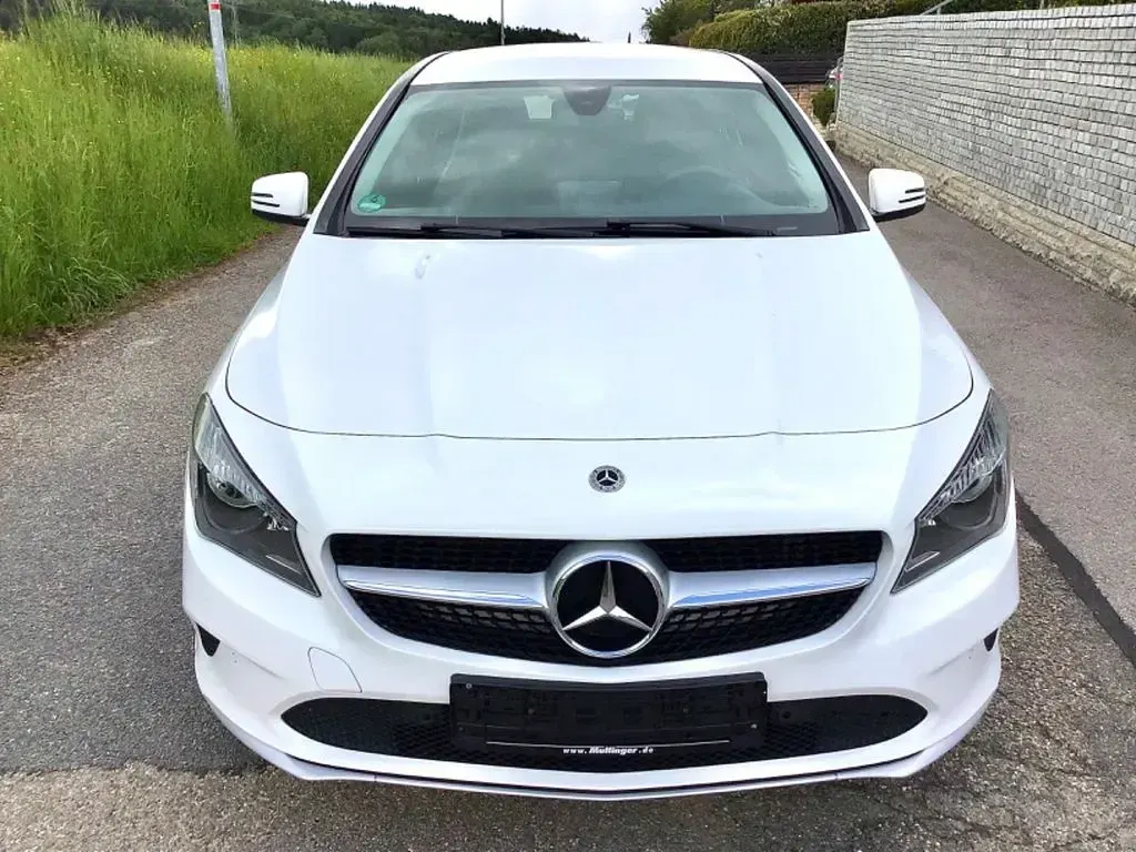 Gebraucht Mercedes CLA200 Shooting Brake 136 PS (100 kW) 2018 Polarweiss  glanz Kombi