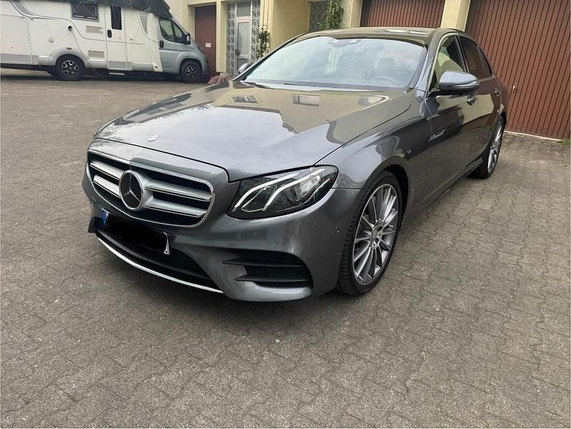 Grau Gebraucht 2016 Mercedes E350 AMG Limousine | 23.500 € (Fairer Preis) - Bild 1/4