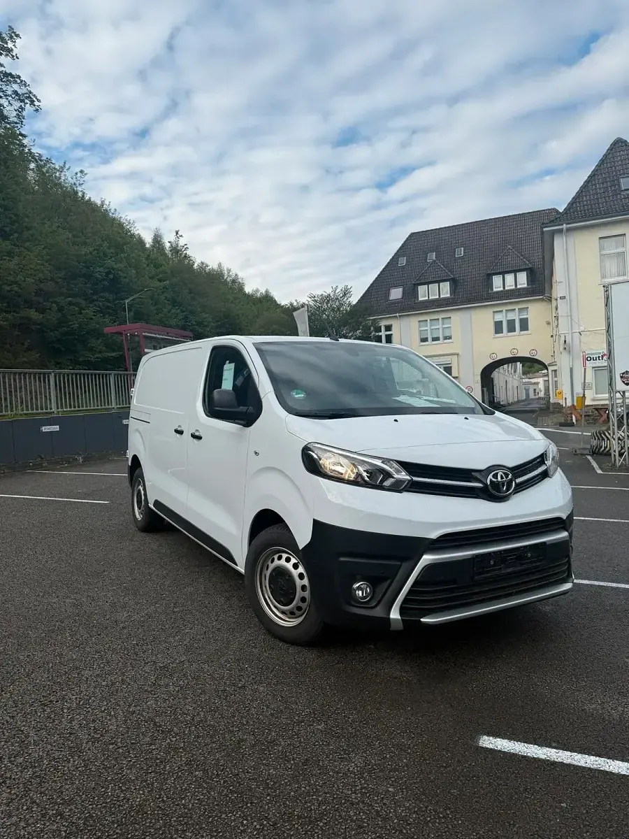 Occasion Toyota Proace 145 ch (106 kW) 2023 Blanc Monospace