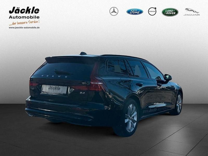 Gebraucht Volvo V60 Plus 197 PS (144 kW) 2024 Onyx black / metallic Kombi