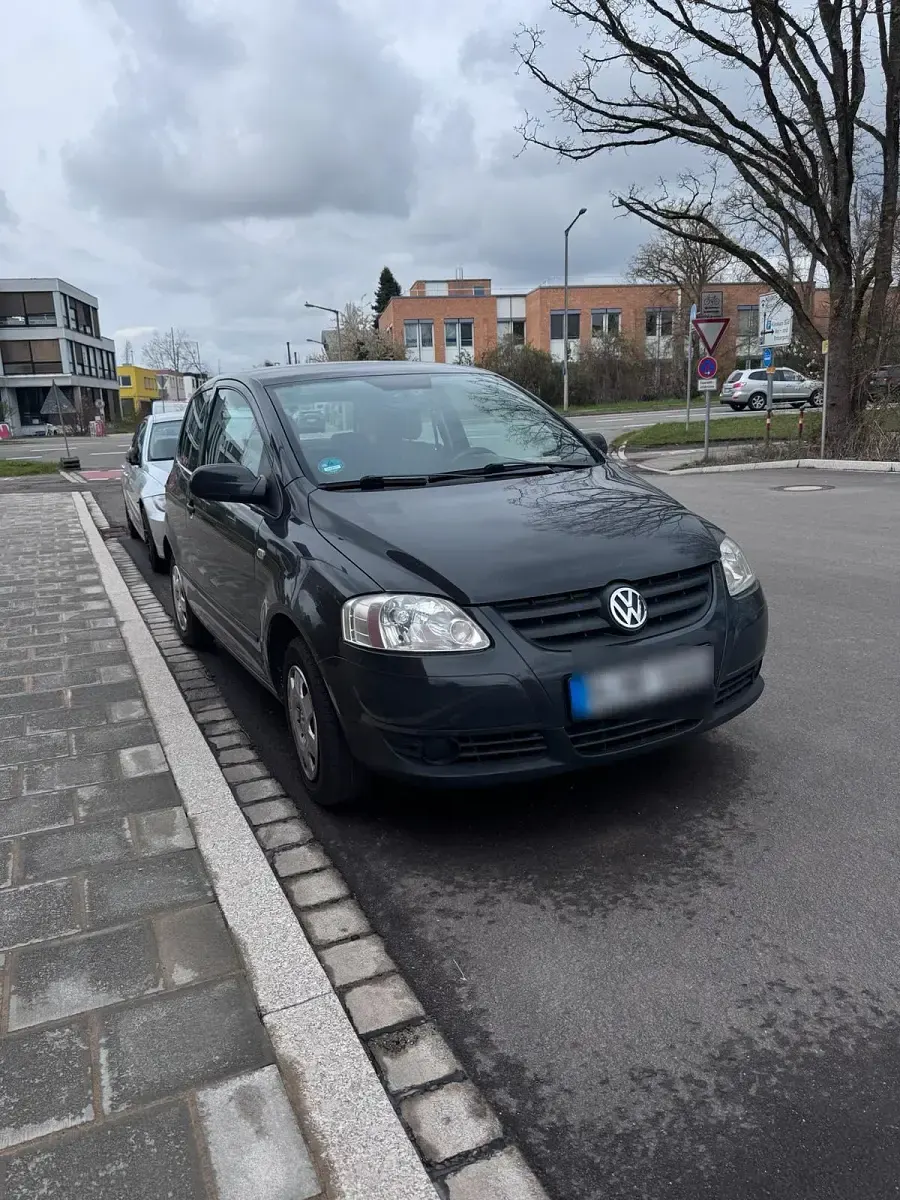 Używany VW Fox 54 KM (39 kW) 2005 Szary Hatchback