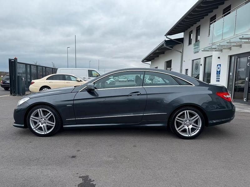 Gebraucht Mercedes E200 AMG line 184 PS (135 kW) 2010 Grau Coupé