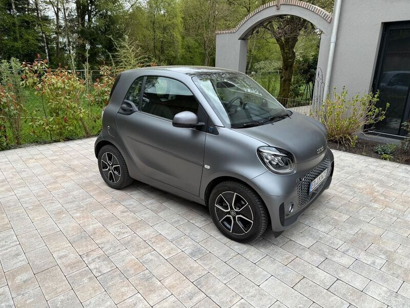 Grau Gebraucht 2020 Smart ForTwo Electric Drive Passion Coupé | 9.990 € (Guter Preis) - Bild 1/4