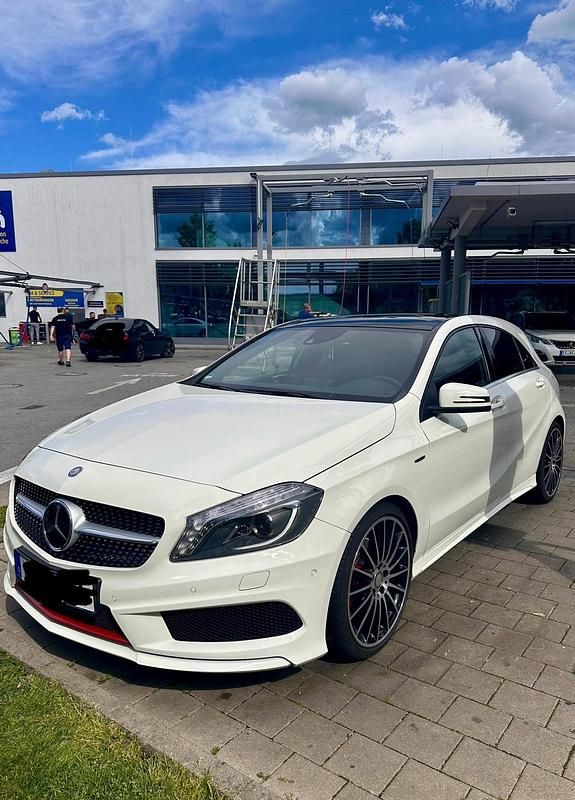 Weiß Gebraucht 2015 Mercedes A250 AMG Limousine | 17.750 € (Fairer Preis) - Bild 1/4