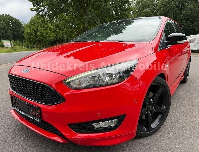 Rot Gebraucht 2016 Ford Focus Performance Edition Limousine | 8.990 € (Fairer Preis) - Bild 1/4