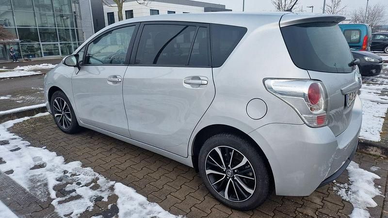 Gebraucht Toyota Verso Edition-S 147 PS (108 kW) 2017 Silber Van / Kleinbus