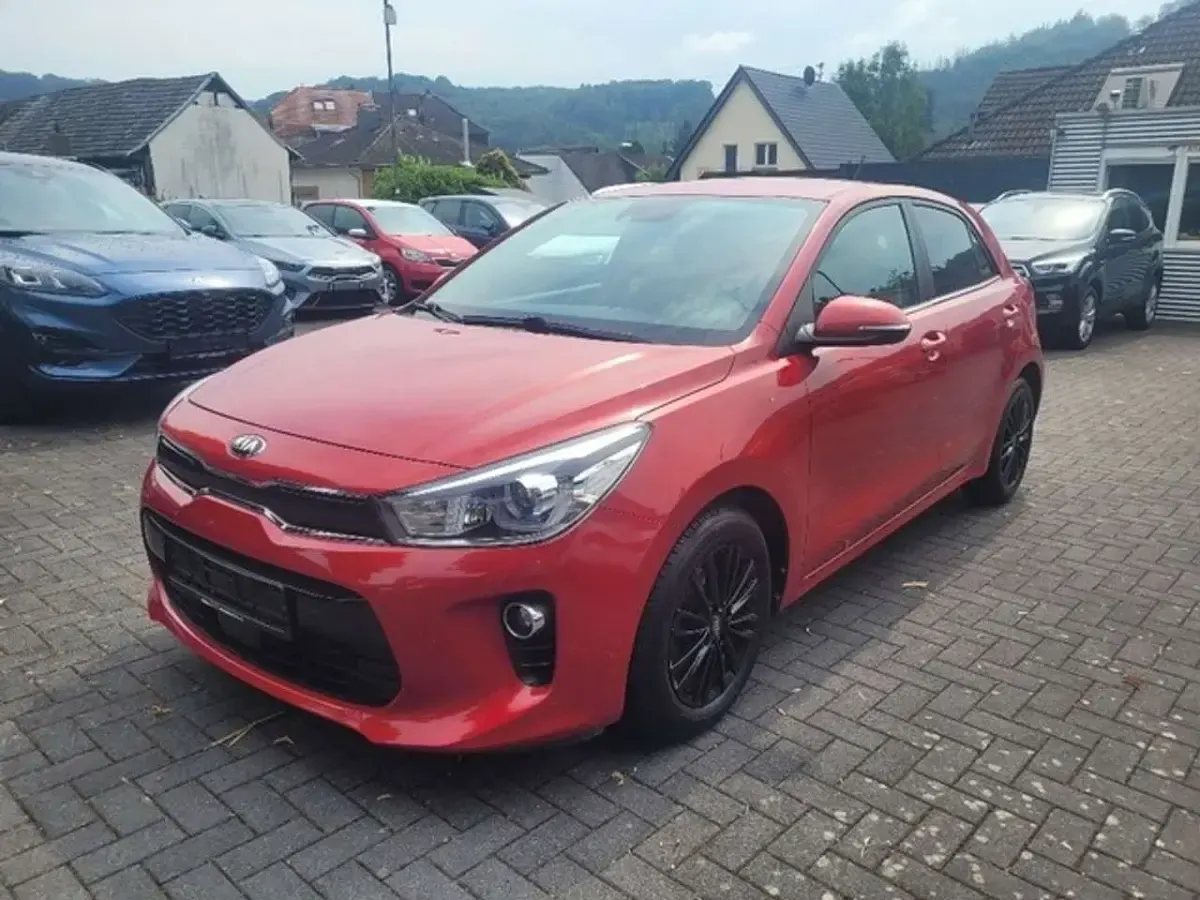 Gebraucht Kia Rio Spirit 99 PS (72 kW) 2017 Dunkelrot ((beg) signalrot me) (metallic) Limousine
