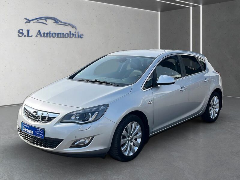 Gebraucht Opel Astra Innovation 140 PS (102 kW) 2012 Silber Kleinwagen