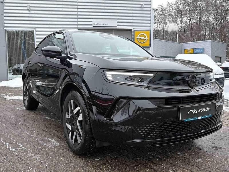 Gebraucht Opel Mokka 131 PS (96 kW) 2025 Lackierung schwarz perla nera/typ aussenverkleidung metalliclackierung SUV