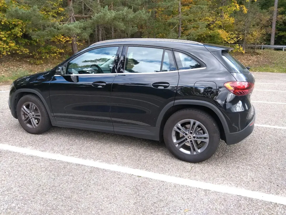 Gebraucht Mercedes GLA200 163 PS (119 kW) 2023 Schwarz SUV