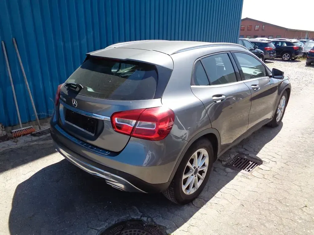 Gebraucht Mercedes GLA200 156 PS (114 kW) 2015 Grau SUV