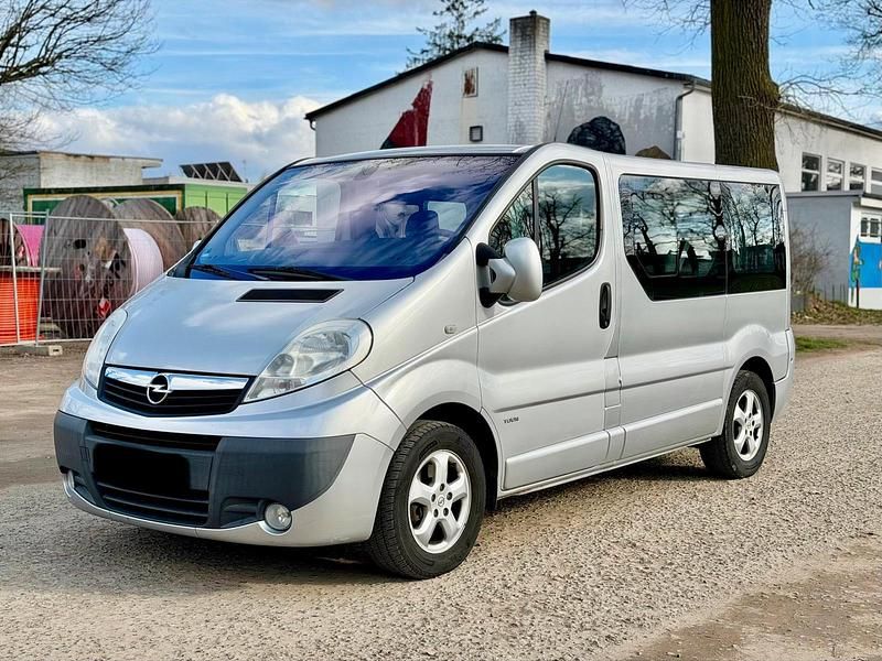 Gebraucht Opel Vivaro 114 PS (83 kW) 2008 Silber Van / Kleinbus