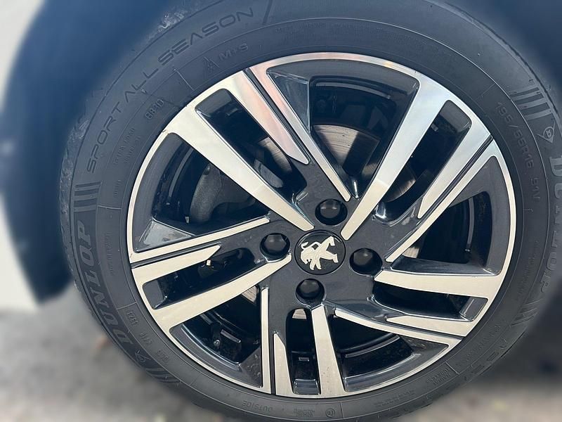 Gebraucht Peugeot 208 Active 101 PS (74 kW) 2023 Weiß Kleinwagen