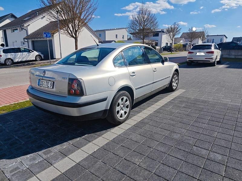 Second-hand VW Passat 150 CP (110 kW) 2000 Gri Berlinǎ