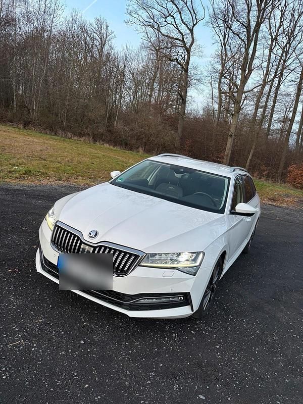 Weiß Gebraucht 2020 Skoda Superb LAURIN & KLEMENT Kombi | 25.000 € (Guter Preis) - Bild 1/4