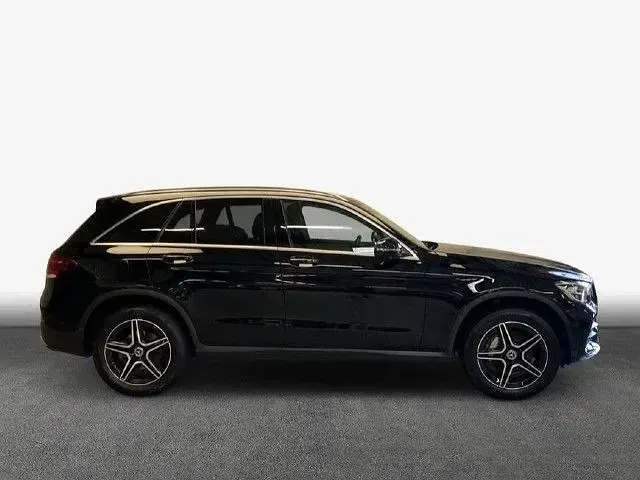 Gebraucht Mercedes GLC300e 320 PS (235 kW) 2021 SUV
