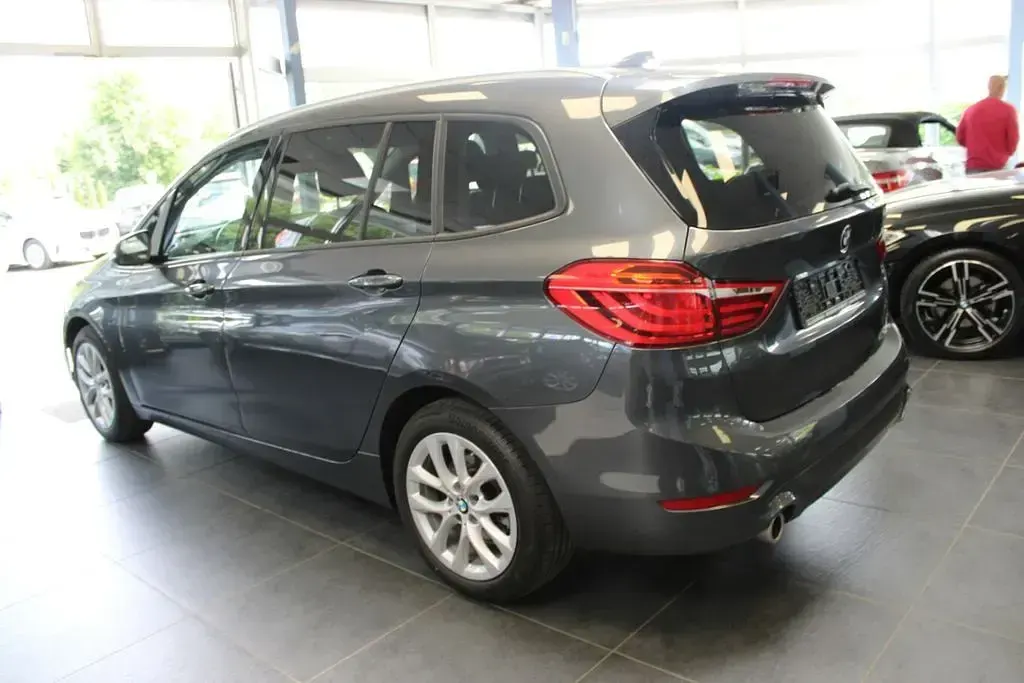 Gebraucht BMW 220 Gran Tourer Advantage 192 PS (141 kW) 2020 Grau Van / Kleinbus