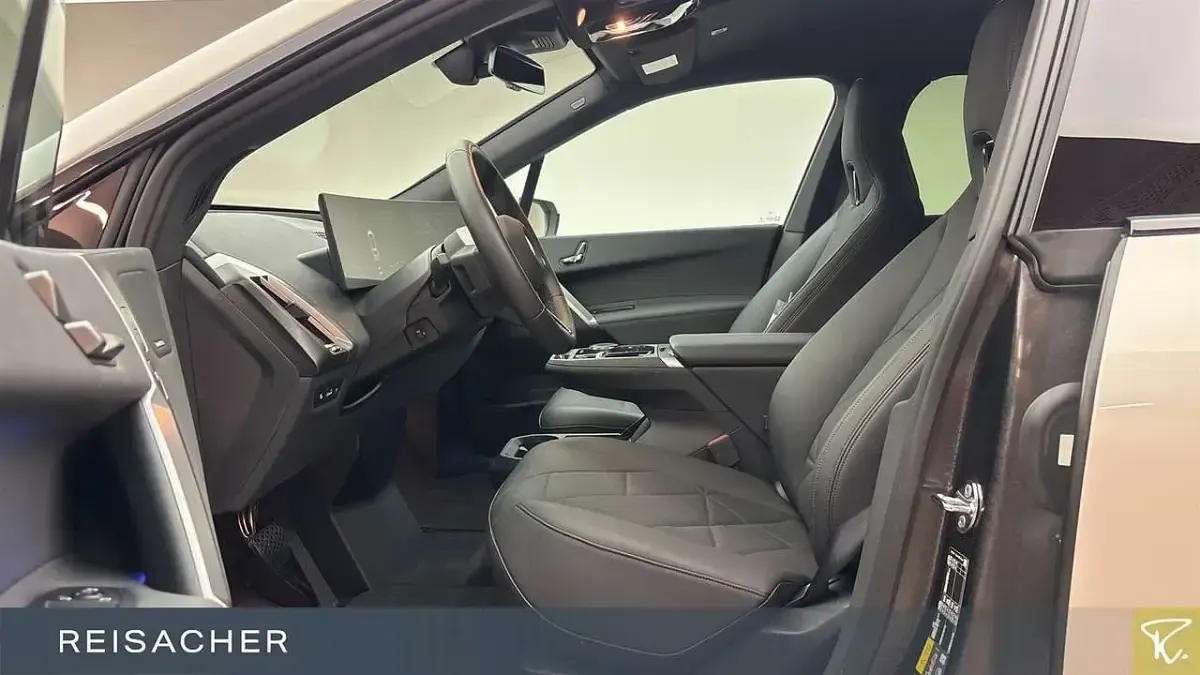 Gebraucht BMW iX Sport Line 300 kW (408 PS) 2025 Alpinweiß uni SUV