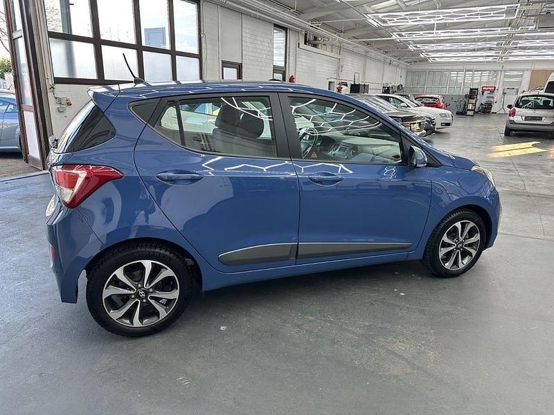 Gebraucht Hyundai i10 Style 67 PS (49 kW) 2015 Silber Kleinwagen